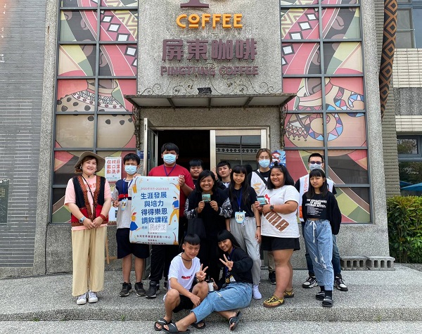 讓愛傳下去！展望會資助童自立後投身社工員行列 邀請您響應「好young計畫、用愛接棒」1