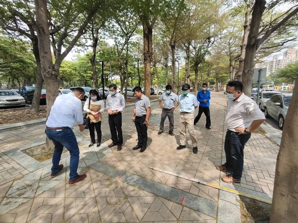 輕軌二階美術館環差修正通過，立即邀集專家學者護樹現勘2