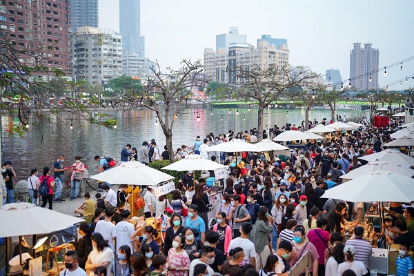 高雄美食大進擊！愛河艸食祭嘉年華人流不斷3