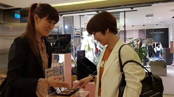 伊徠恩About ElaineSun彩妝美容 福華名品 美麗快閃 搶鮮登場