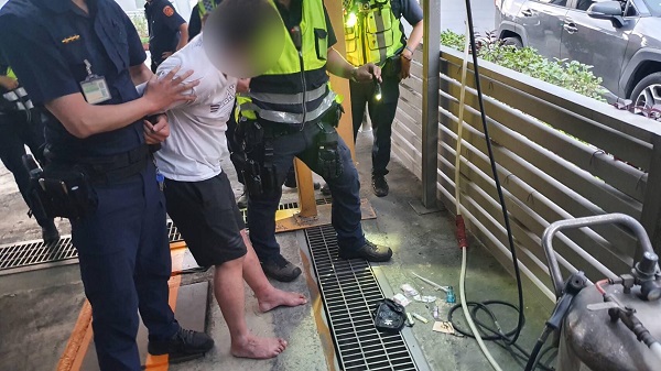 問路慌張「露餡」 警機警查獲毒品 1