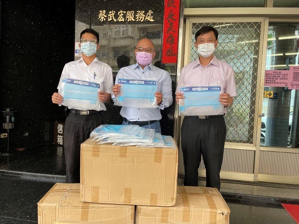 防疫罩得住 高雄議員結合企業捐贈防疫物資1