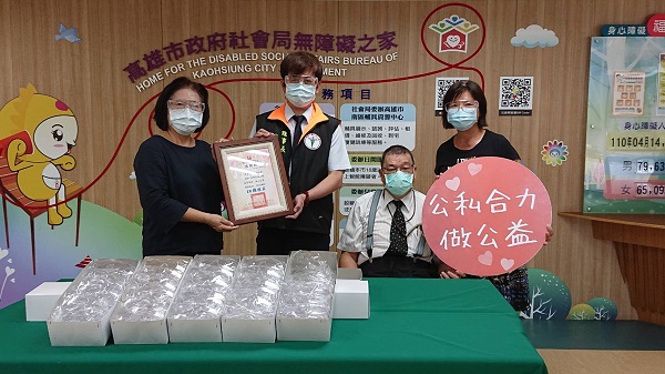 齊心抗疫 驗光師公會、海洋扶輪社愛心送暖捐贈物資3