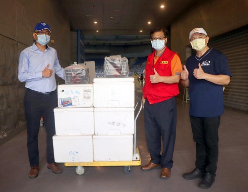 向醫護與工作人員表達感謝 達綱興業董事長陳西坤捐贈阿榮海鮮100份精緻便當1
