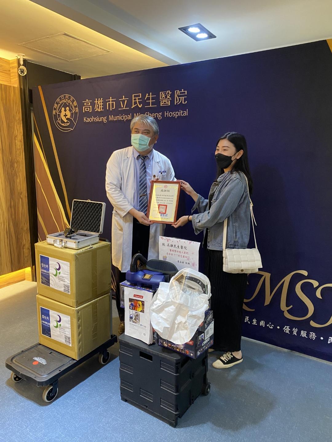 如是基金會捐贈電子影像喉頭鏡及動力濾淨式呼吸防護具各2台 民生醫院感謝1