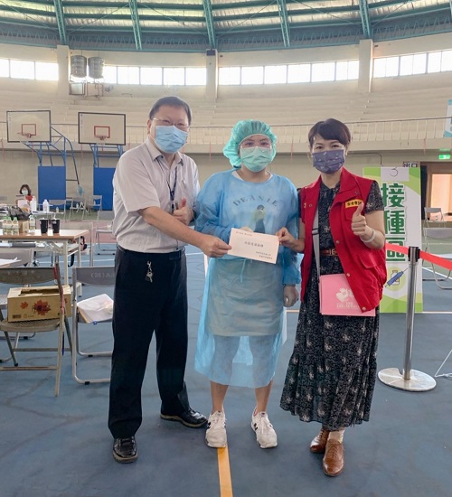 慰勞疫苗施打站醫護 美濃餐飲業者爭相贊助1
