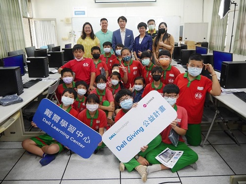 戴爾科技集團與Teach for Taiwan攜手為年輕學子創造 數位平等、停課不停學的教育環境1