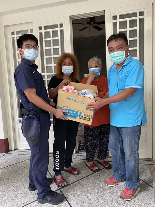 暖心枋警結合慈善團體關懷受疫情波及弱勢家庭1