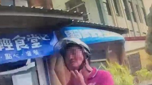 自行微解封！通緝犯口罩戴下巴 警盤查露餡1