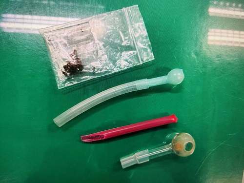 深夜車輛違停遭警取締 吸毒男子身藏吸食器遭逮