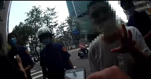 男子涉嫌詐欺 遭警示無法開戶鬧糾紛 警獲報到場排除 意外發現友人詐欺通緝犯
