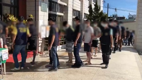 詐欺機房藏身民宿 警方攻堅逮獲19人