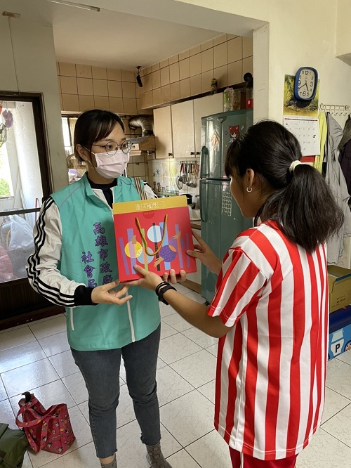 「中華民國唐氏症基金會」秋節展愛心 贈千餘中秋禮盒 助弱勢家戶慶佳節