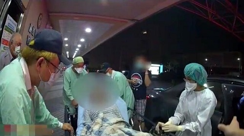 孕妻破水又受困車陣 幸警鳴笛開道送醫平安順產