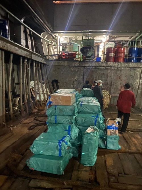 高雄海關識破密窩，於高風險船舶查獲私菸 市價約300萬元
