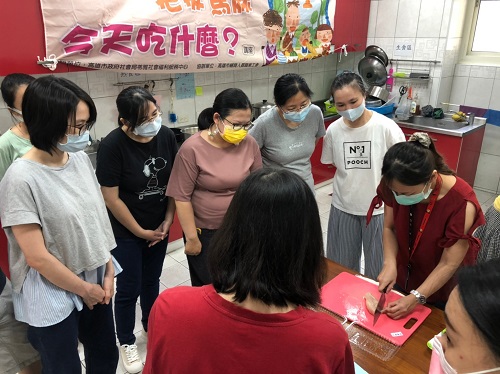 「把拔馬麻今天吃什麼？」 寶寶副食品 簡單就搞定! 菜單跟你想的不一樣! 苓雅社福邀長庚營養師現場教學