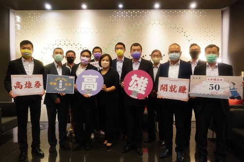 來高雄花國旅券加碼送高雄券 外縣市旅客喜拿高雄券開心體驗升空趣 月世界熱氣球開放現場購票