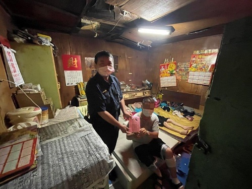 枋警捐助愛心 渡過眼前難關