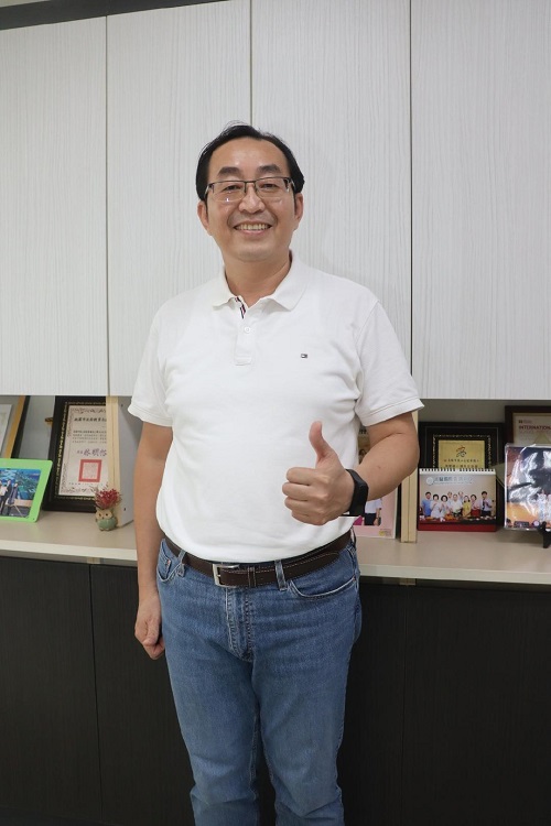 茄萣區興達國小學校長曾建勳 獲一一0年度教育部校長領導卓越獎