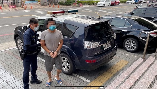 詐欺男通緝躲換屋躲警 卻因為機車停門口露餡