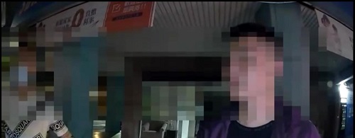 深夜開車外出大燈未開遭攔查 副駕駛座詐欺通緝犯遭逮