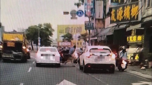 豬隊友交通違規遭警攔查，通緝犯跳車逃逸終遭逮