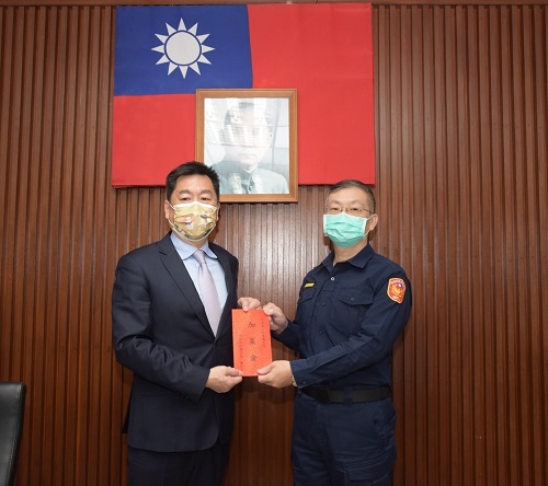 內政部次長陳宗彥訪視高市警局 並頒發防疫工作加菜金