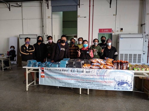 歲末年終，漁業署為關懷外籍船員，南北同步辦理義診義剪及關懷活動