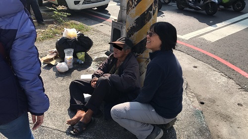 高市社會局6名社工獲衛福部表揚 29年職涯 穿梭重大事故展專業 社工督導蔡宜芳不畏艱辛挑戰1