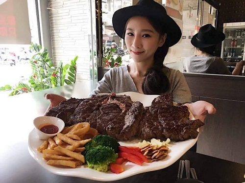 內門總舖師手路大菜澎湃上桌 高雄觀光局發出「封肉大胃王」英雄帖 打敗正妹大胃王獎金5萬元！1
