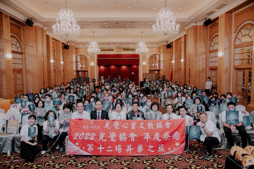 疫情肆虐，光覺協會公益團體不忘弱勢關懷 三校提前歡度兒童節2