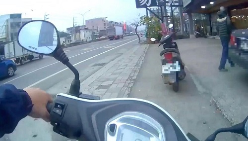 酒駕累犯闖紅燈違規 ，遇警攔查，棄車偽稱散步