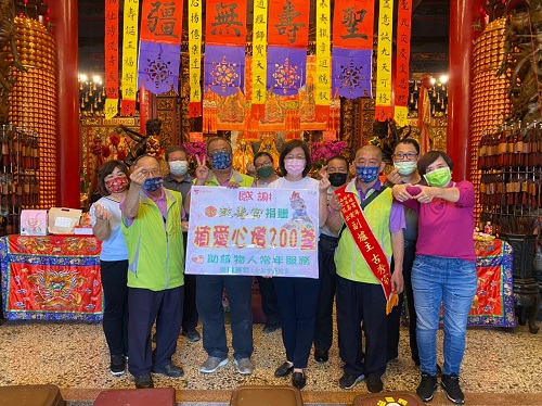 大港埔鼓壽宮「植愛心燈」 捐助創世基金會200盞燈座 讓愛亮起來2
