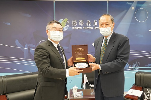 日台交流協會高雄事務所小野一彥所長拜會海洋委員會 李仲威主任委員，共允深化台日友好關係3