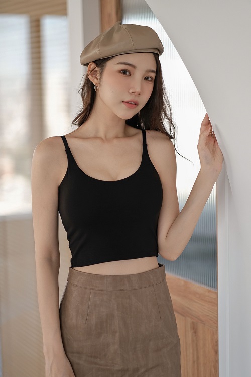 EASY SHOP[Banana Pie]天然派 V領短版爆乳BRA TOP-蘇拉熱黑790