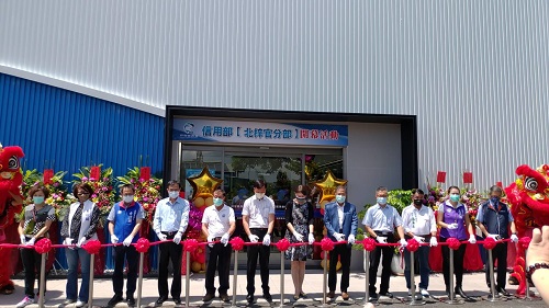全國首創先例與全家便利商店結合複合式經營-信用部北梓官分部華麗開幕正式營運1