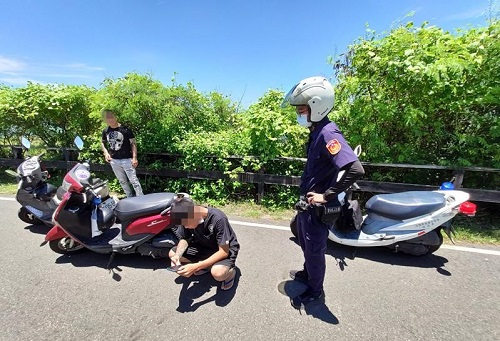 刻意躲警改走小徑 男通緝身分曝光追問警 真的嗎？