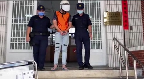 員警執行路檢勤務 查獲毒品咖啡包武士刀 當場逮捕犯嫌移送偵辦1