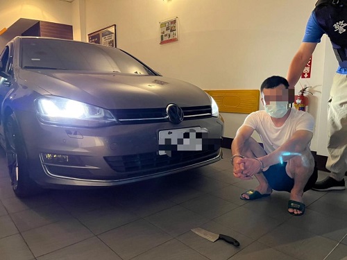 苓雅分局偵破買賣權利車衍生持刀劫車案 警方徹夜迅速4小時內北上彰化查獲犯嫌2
