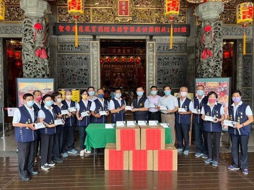 財團法人屏東市聖帝廟慈鳳宮贈快篩試劑 守護屏警第一線基層警健康2