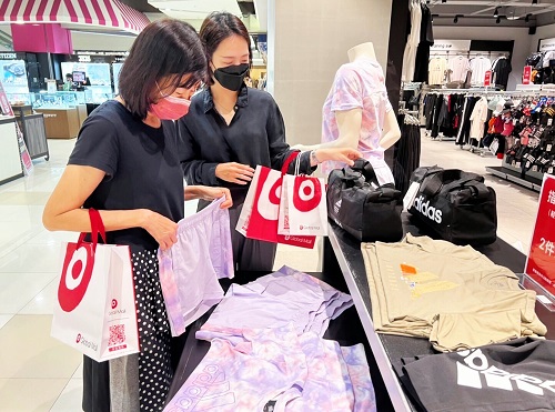 迎年中慶 Global Mall屏東市四大抗漲優惠 「點點成金」1點=1元 餐飲品牌推疫苗好康吸客 年中慶涼夏家電、戶外服飾全面6折起 夏日新品餐食享限時折扣1