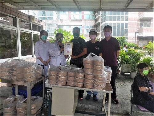 醫護守護屏東，躍愛溫馨送餐守護醫護