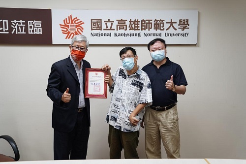 高師大林宗易用腳創作 勤勉勵學榮獲總統教育獎殊榮1