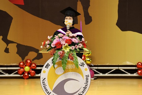 高雄大學第19屆畢業典禮 實體舉辦 同步直播 校長陳月端：疫情考驗調適韌性、培養精進跨域能力1