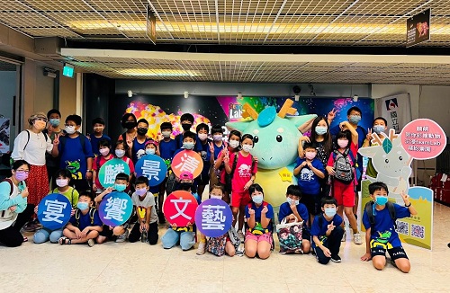 FUN暑假囉！偏鄉學童體驗teamLab藝術展 清景麟基金會資助學童體驗互動藝術 學習彩繪創作超有趣1