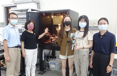 培育更多優秀的女性科技人才 中山大學與中鋼集團教育基金會合作 14場線上「科學實驗室開箱」直播1