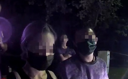 騎機車載釣竿行車不穩 妙齡女遭警攔查身分曝光1