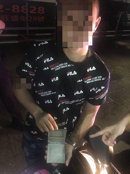 上上禮拜也栽在K盤！ 禍不單行 男子車燈故障又無照駕駛 且置物廂內藏一K盤 遭警開單並移送法辦