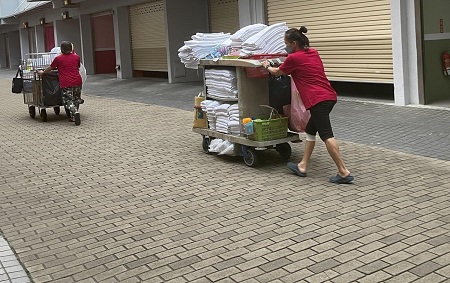 中高齡工作「九九」福音 高市勞工局通過首件旅宿業省力輔具申請1