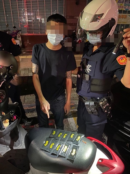因交通違規致「老子有錢！」意外露餡，當場逮捕送辦！3